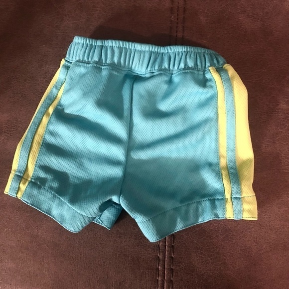 0-3 months Disney Mickey Mouse outfit - Picture 7 of 8